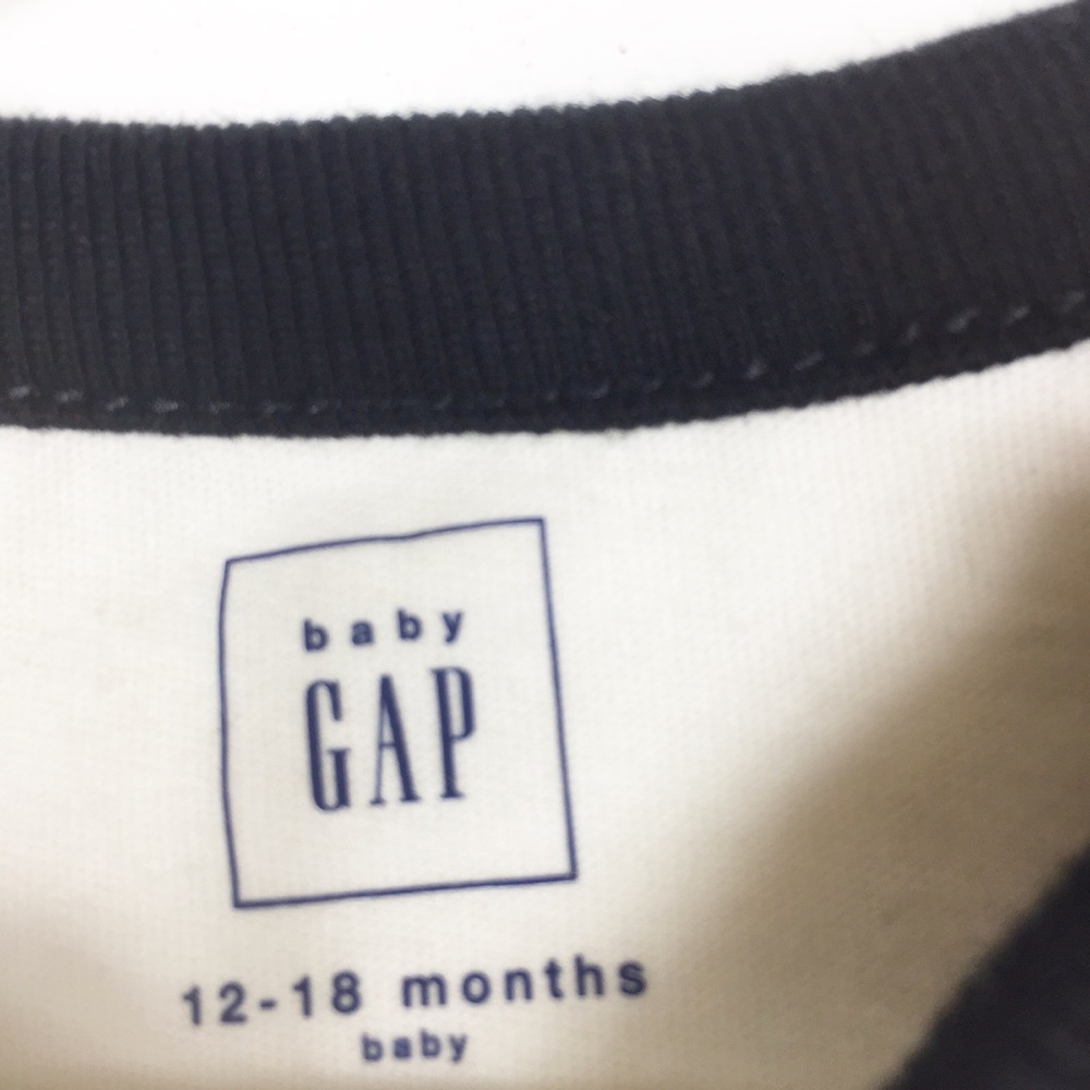 Gap Valentines I Stole Your Heart Baby Onesie - Picture 3 of 6